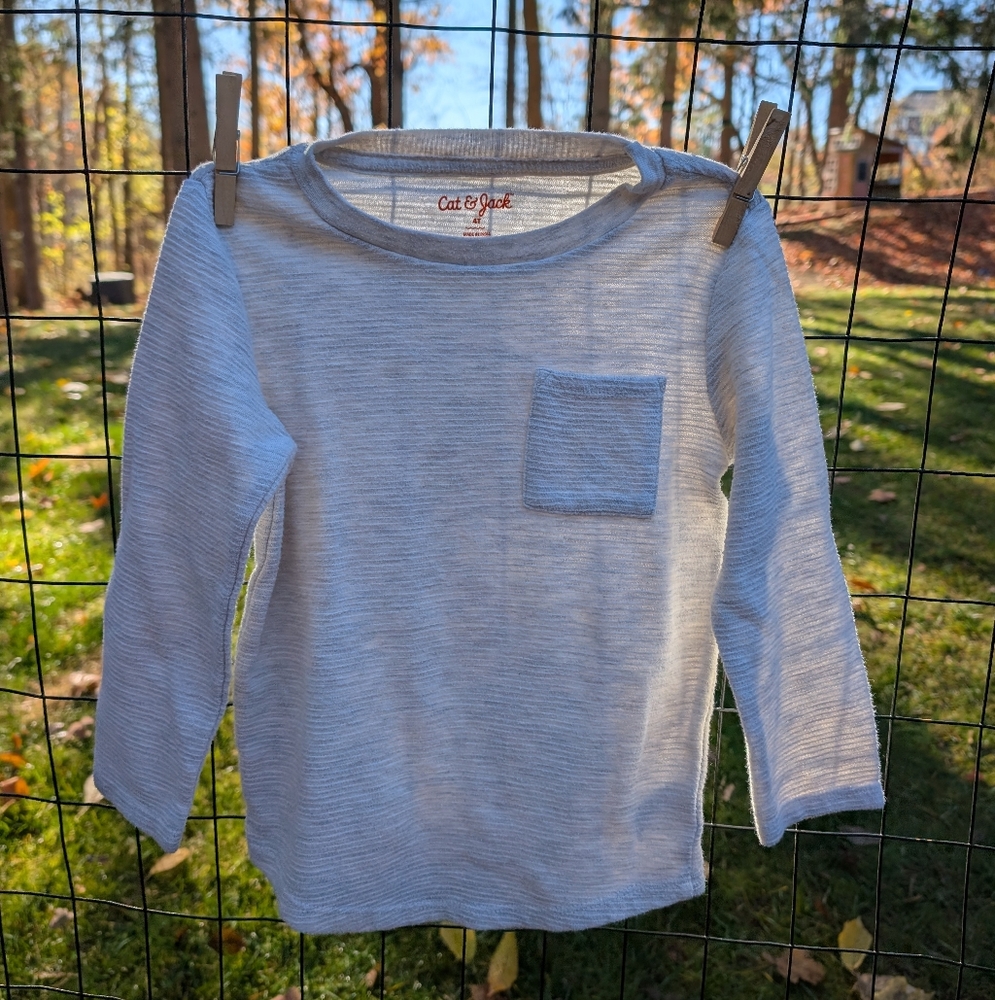 Light Gray Long Sleeve Pocket Tee ✨ $4 Bundle Add-on! ✨